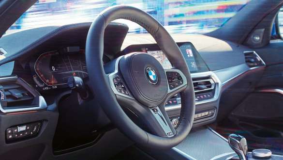 BMW Série 3 Berline, Variable Sport Steering. Détail de profil du poste de conduite de la BMW Série 3 Berline, avec mise en évidence du volant avec Variable Sport Steering.