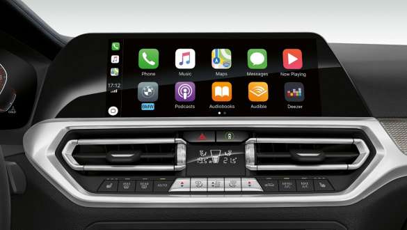BMW Série 3 Berline, préparation Apple CarPlay®. Gros plan frontal de l’affichage du poste de conduite de la BMW Série 3 Berline avec préparation Apple CarPlay®.