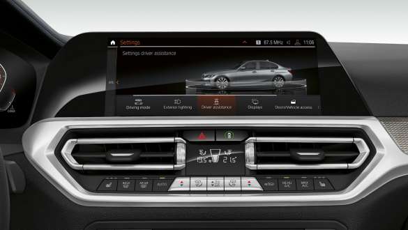 BMW Série 3 Berline, Driving Assistant Pack Professional. Gros plan de l’affichage du poste de conduite de la BMW Série 3 Berline avec Driving Assistant Pack Professional.