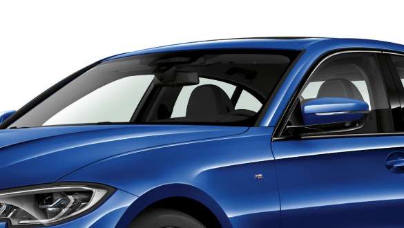BMW Série 3 Berline, vitrage acoustique BMW. Vue latérale de trois-quarts de la BMW Série 3 Berline avec mise en évidence de la lunette avant du côté du conducteur avec vitrage acoustique.