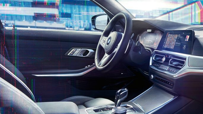 BMW Série 3 Berline, combiné d'instrumentation. Détail de l'habitacle de la BMW Série 3 Berline avec vue latérale sur le poste de conduite et combiné d'instrumentation avec affichage M spécifique.