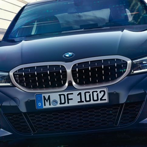 BMW Série 3 Berline, double calandre BMW. Vue de face de la double calandre BMW style Mesh de la BMW Série 3 Berline M340i xDrive.