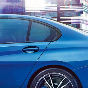 BMW Série 3 Berline, pan coupé de Hofmeister. Détail sur le côté d'une fenêtre arrière avec le pan coupé de Hofmeister.