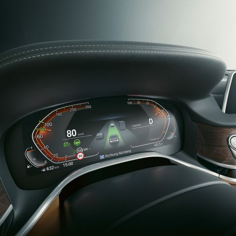 BMW Série 7 Berline : BMW Live Cockpit Navigation Pro BMW Série 7 Berline : vue en gros plan du BMW Live Cockpit Navigation Pro