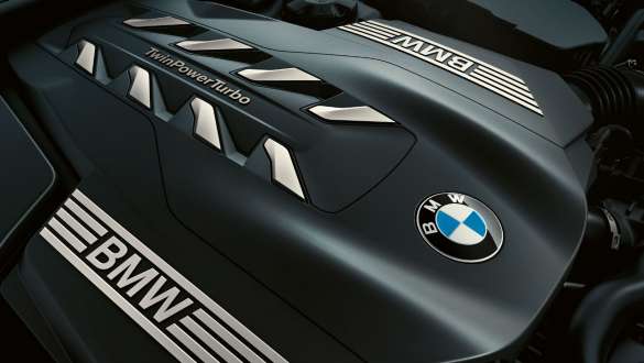 Moteur essence 8 cylindres BMW TwinPower Turbo BMW Série 7 Berline : vue en gros plan du moteur essence V8 BMW TwinPower Turbo