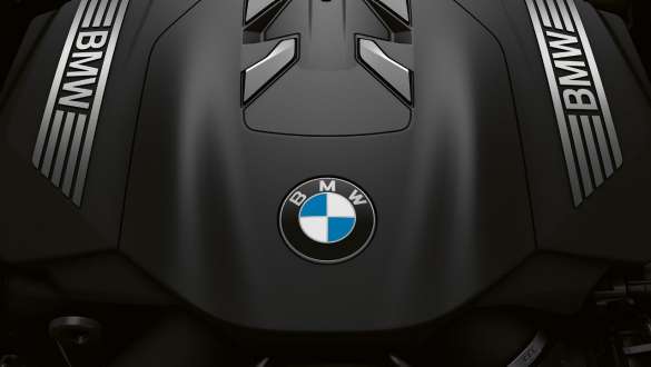 Moteur essence 6 cylindres en ligne BMW TwinPower Turbo BMW Série 7 Berline : vue en gros plan du moteur essence 6 cylindres en ligne BMW TwinPower Turbo