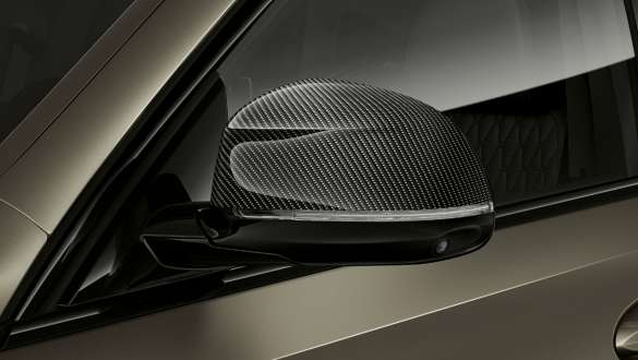 Coques des rétroviseurs extérieurs M Carbon. BMW X6 avec vue de détail sur les coques des rétroviseurs extérieurs M Carbon.