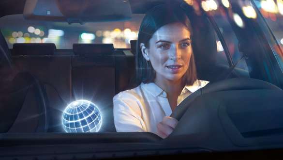 ConnectedDrive Services de la BMW X6. Conductrice assistée par les ConnectedDrive Services de la BMW X6.