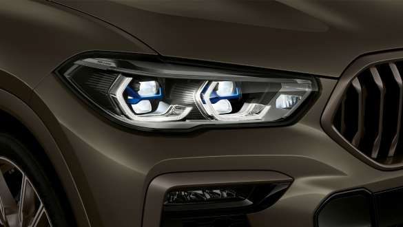 BMW Laserlight. Gros plan de la BMW X6 avec vue sur l’éclairage au laser.