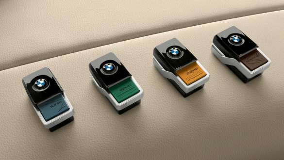 Parfums de l’Ambient Air Package. Gros plan sur les parfums de l’Ambient Air Package de la BMW X6.