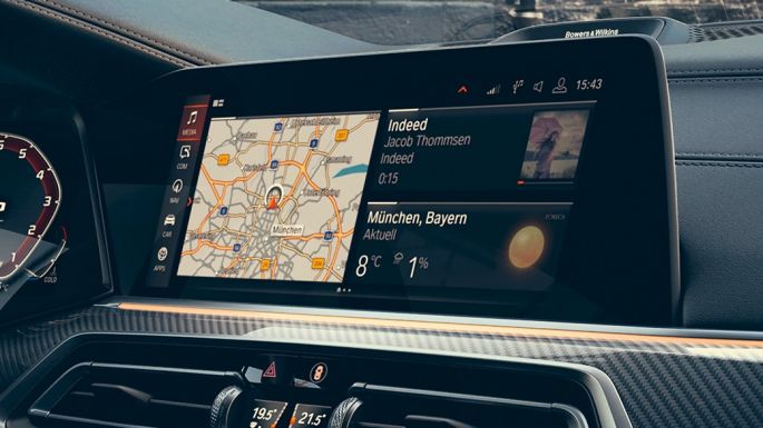 Poste de conduite avec vue sur les écrans de 12,3". Poste de conduite de la BMW X6 avec vue sur les écrans de 12,3".