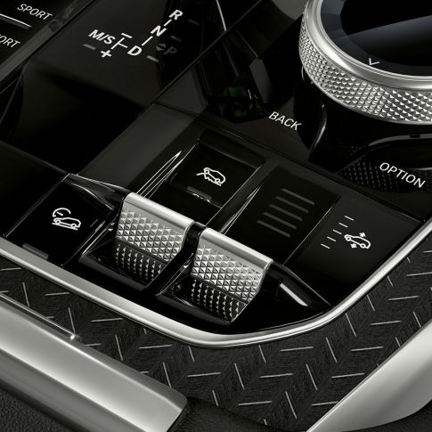 Console centrale de la BMW X6. Vue en gros plan de l’habitacle de la BMW X6 avec vue sur la console centrale.