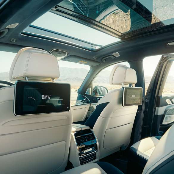 Intérieur de la BMW X7 Intérieur de la BMW X7 : vue en perspective depuis la troisième rangée de sièges