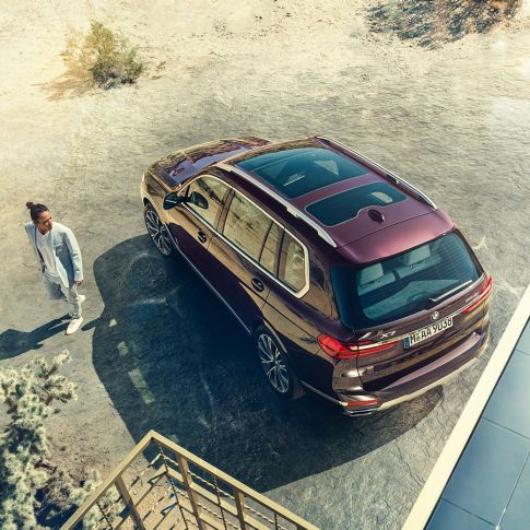 BMW Individual X7 xDrive40i, vue en plongée BMW X7 en Ametrin metallic, à l’arrêt, vue en plongée, G07 2019