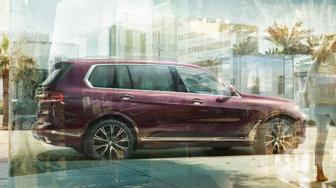 BMW Individual X7 xDrive40i, vue de profil Vue latérale d’une BMW X7 en teinte métallisée Ametrin BMW Individual