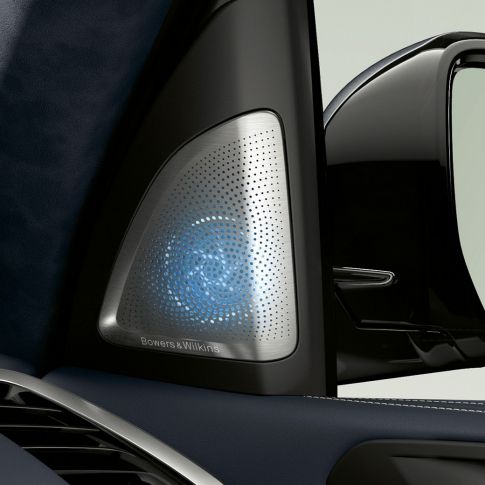 Bowers & Wilkins Diamond Surround Sound System Bowers & Wilkins : vue en gros plan d’un haut-parleur Diamond Surround