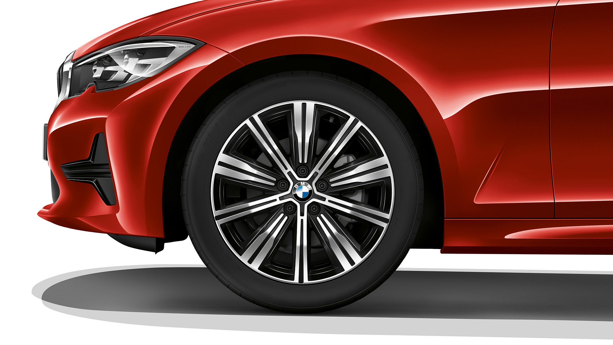 BMW Série 3 Berline, jante en alliage léger du Modèle Advantage. Gros plan d’une jante en alliage léger de la BMW Série 3 Berline, dotée de l’équipement du Modèle Advantage.