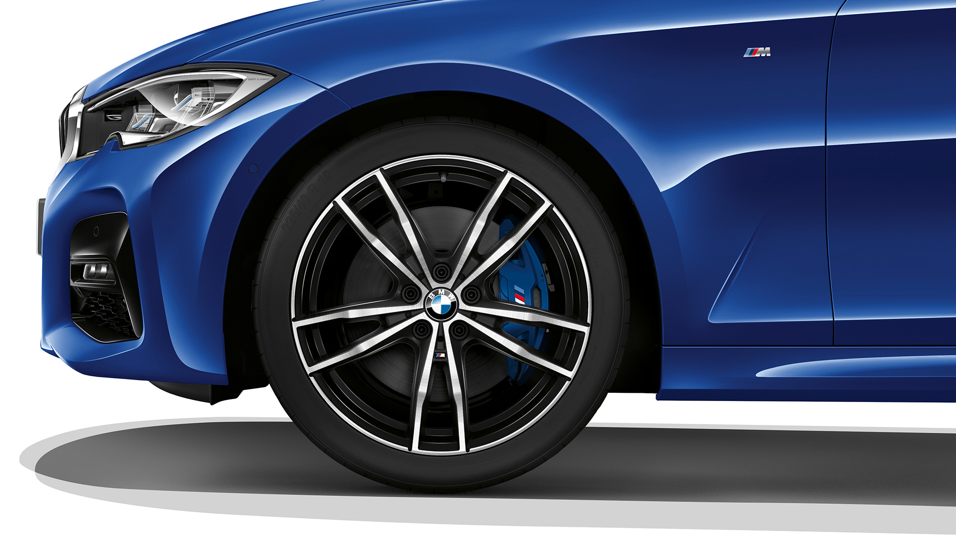 BMW Série 3 Berline, jante du Modèle M Sport. Gros plan d’une jante en alliage léger de la BMW Série 3 Berline, dotée de l’équipement du Modèle M Sport.