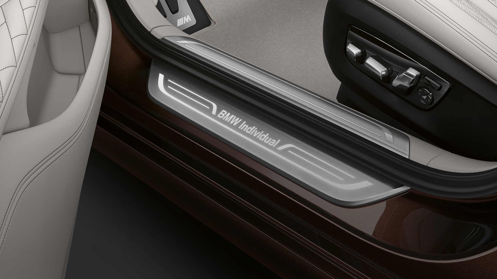 BMW Série 7 Berline Individual, seuils de porte BMW Série 7 Berline : seuils de porte avec insigne BMW Individual