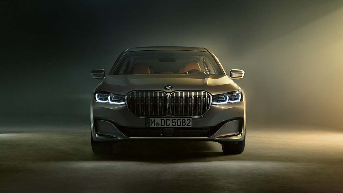 BMW Série 7 Berline, vue de face BMW Série 7 Berline : vue avant en lumière tamisée