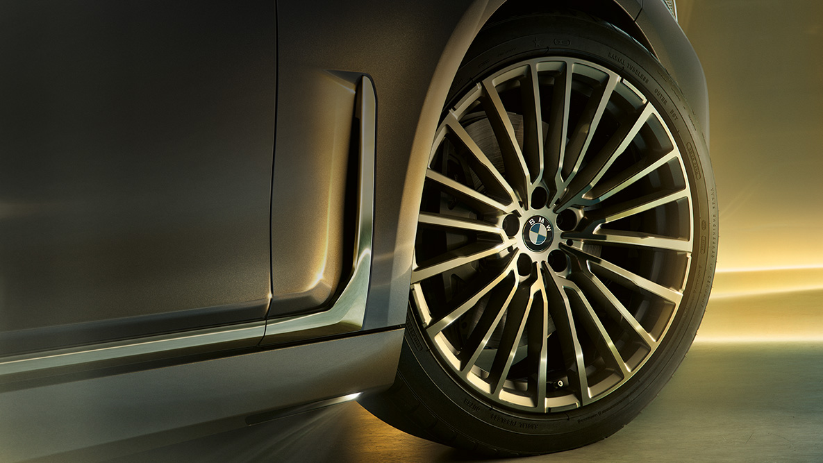 Jantes multirayons de la BMW Série 7 Berline BMW Série 7 Berline : vue en gros plan des jantes multirayons