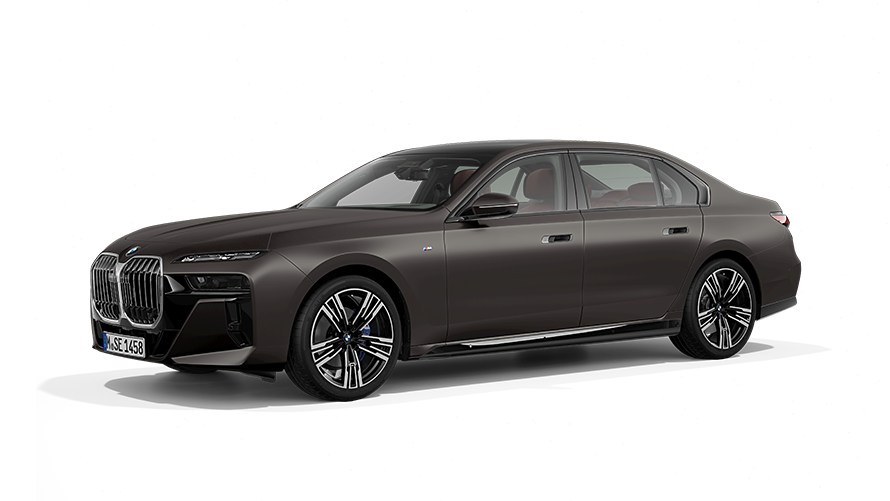 BMW Série 7 Berline G70 ICE kit M Sport Frozen Deep grey metallic vue ¾ face à l’arrêt devant un bâtiment