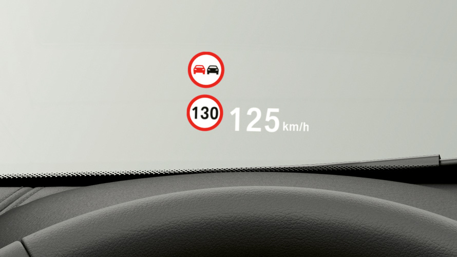 Affichage Tête-Haute. Intérieur de la BMW X1, vue sur le Head-Up Display.