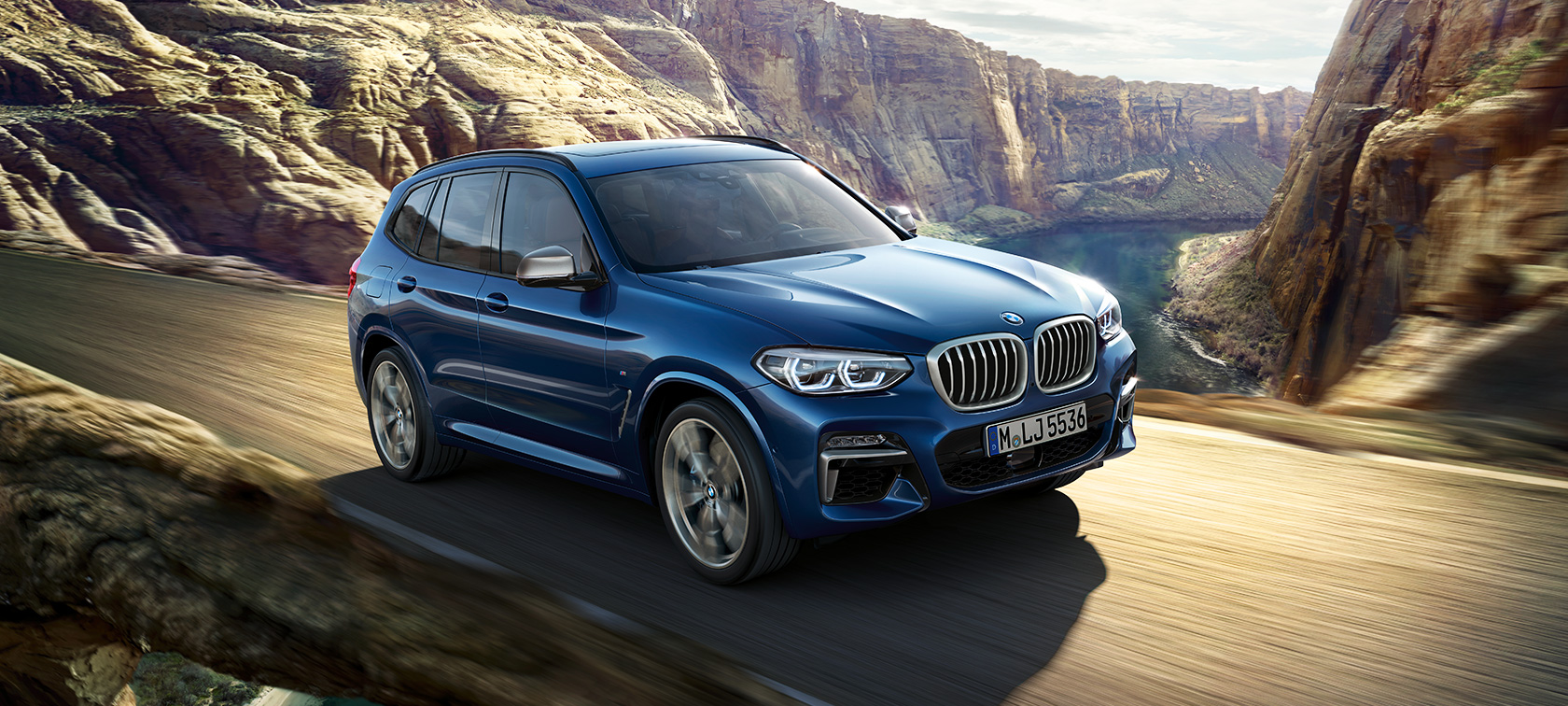BMW X3 M40i, prise de vue devant un canyon BMW X3 M40i, prise de vue devant un canyon