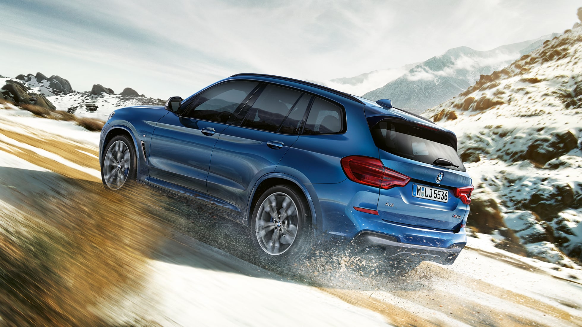 BMW X3 M40i en côte BMW X3 M40i en côte