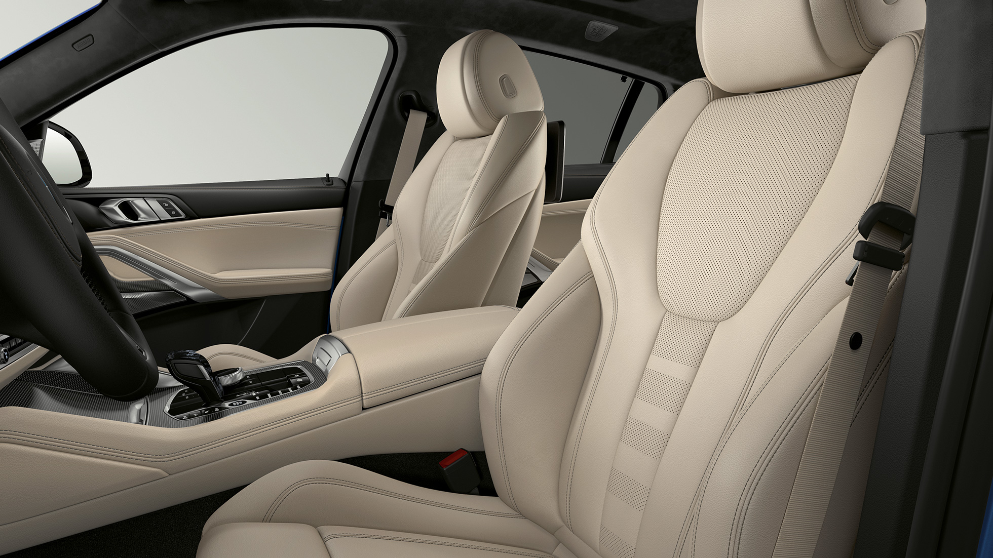 BMW X6 avec Kit M Sport, garnissages. Intérieur de la BMW X6 avec Kit M Sport, détail des garnissages.