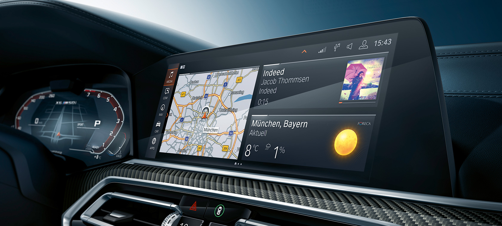 Poste de conduite avec vue sur le Head-Up Display. Poste de conduite de la BMW X6 avec vue sur le Head-Up Display.