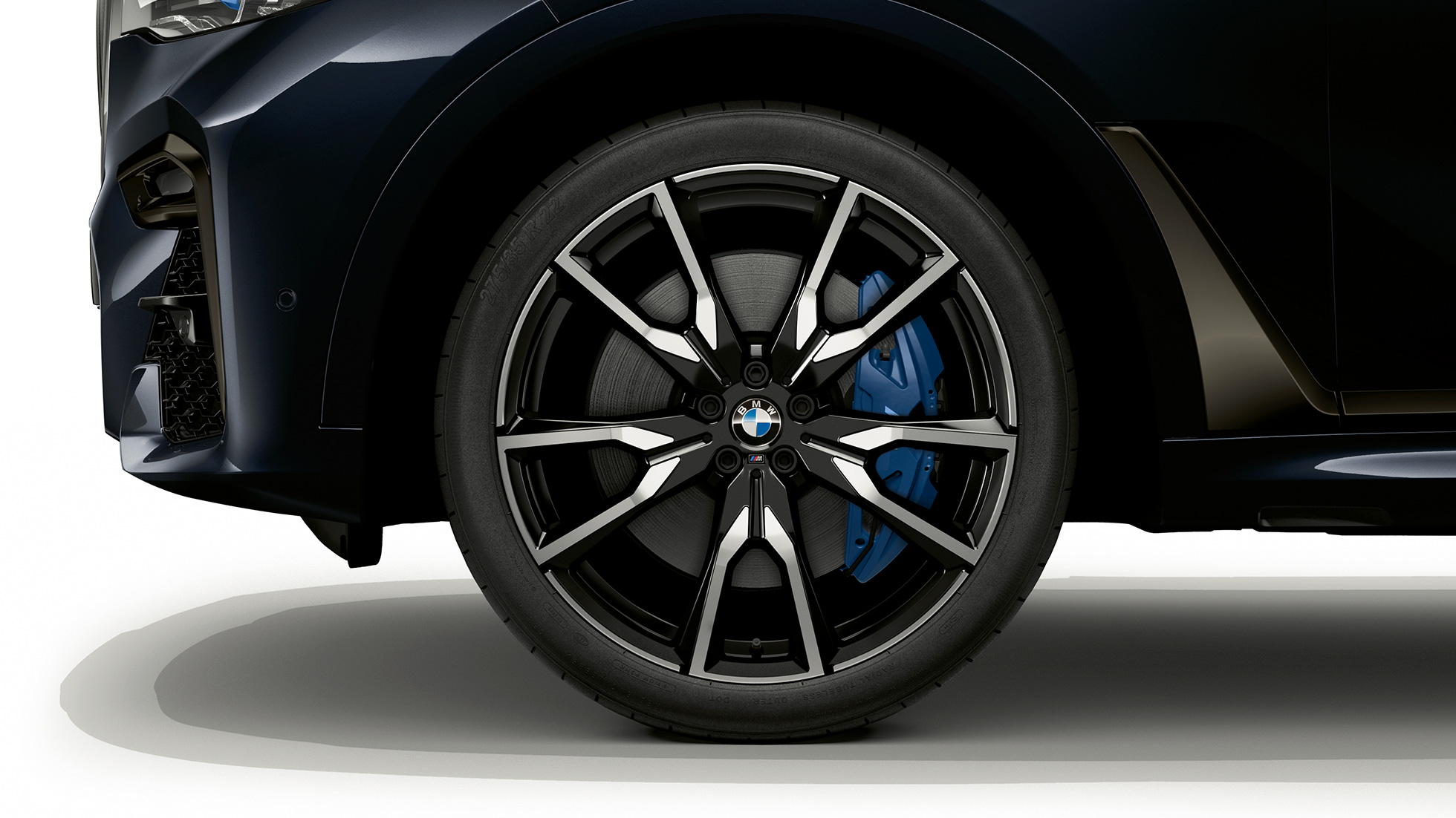 BMW X7, BMW Individual xDrive40i jante en alliage léger Vue en gros plan d’une jante en alliage léger de la BMW X7 dotée de l’équipement BMW Individual X7 xDrive40i