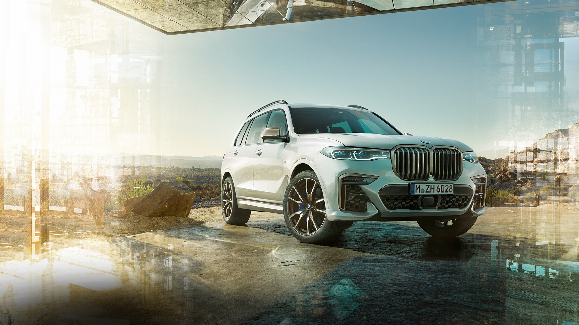 BMW X7 M50d vue de trois-quarts avant BMW X7 M50d : vue de trois-quarts avant d’une BMW X7 de couleur blanche