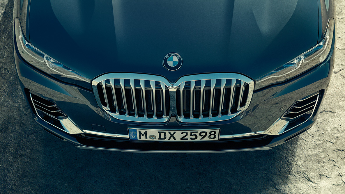 La double calandre de la BMW X7. La double calandre de la BMW X7.