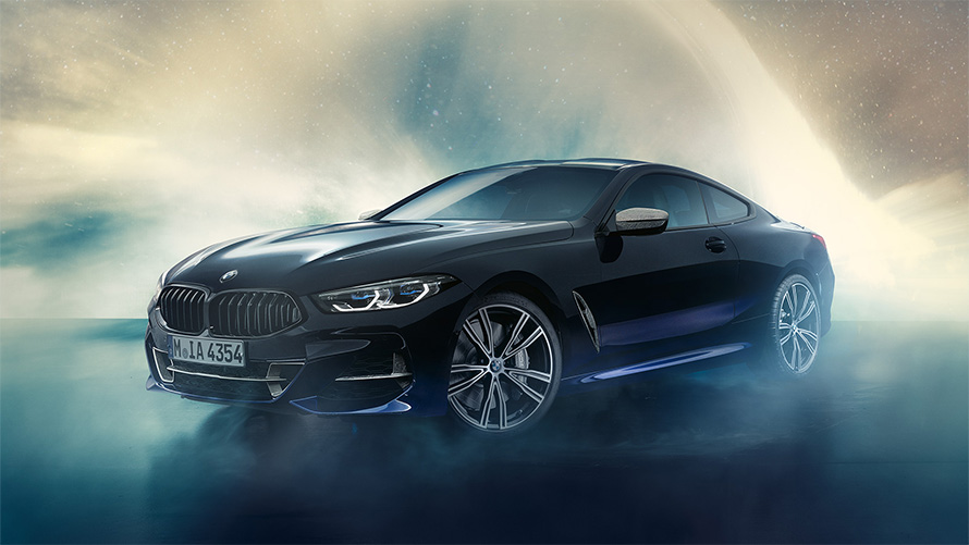 BMW Individual M850i NIGHT SKY G15 2019 vue trois quarts avant devant une pluie de météorites