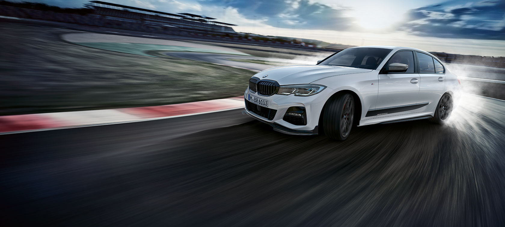 Pièces Performance M Pièces Performance M de BMW : une BMW blanche en piste