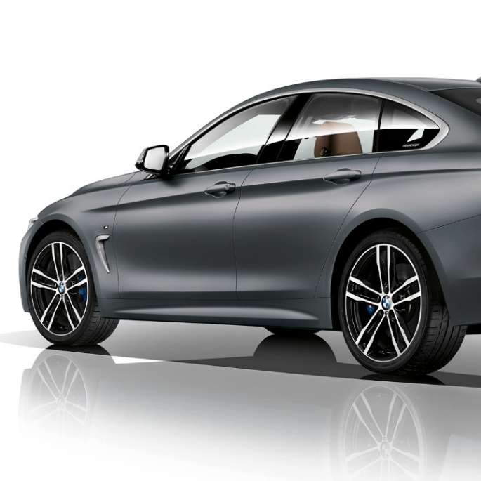 BMW Série 4 Gran Coupé, Modèle M Sport, vue de trois quarts de la poupe