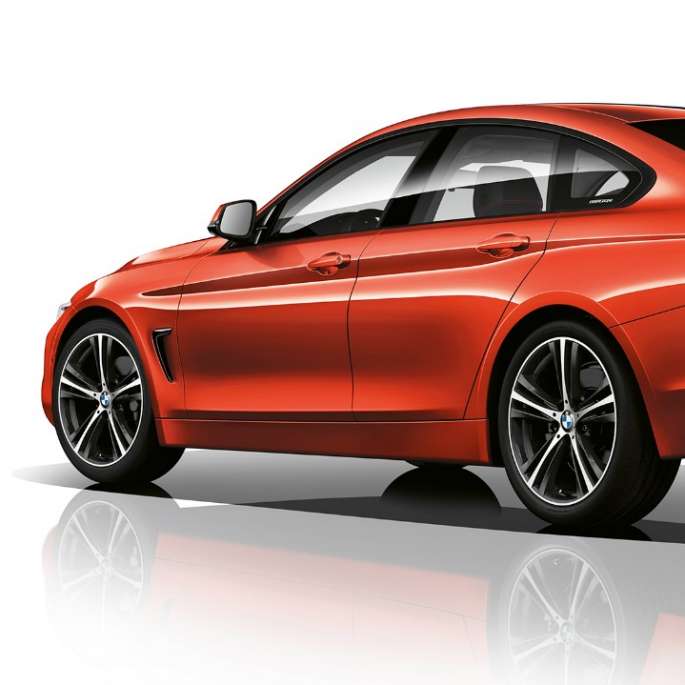 BMW Série 4 Gran Coupé, Modèle Sport, vue de trois quarts de la poupe